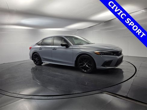 Used 2022 Honda Civic Sport image 2