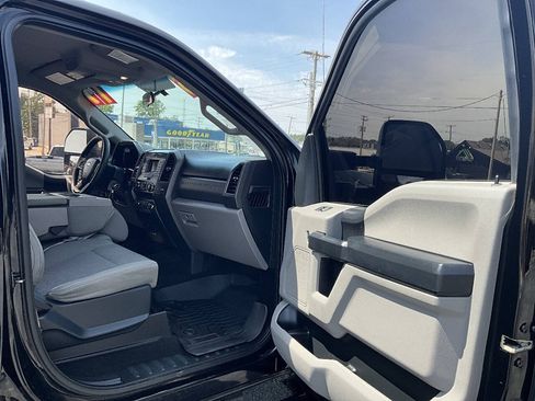 Used 2017 Ford F250 XL w/ STX Appearance Package AWD/4WD image 28