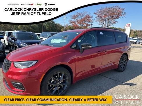 New 2026 Chrysler Pacifica Limited w/ Uconnect Theater Family Group image 1