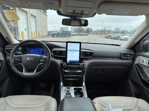 Used 2023 Ford Explorer Platinum w/ Technology Package image 12