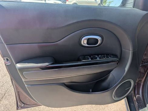Used 2017 Kia Soul + FWD image 9