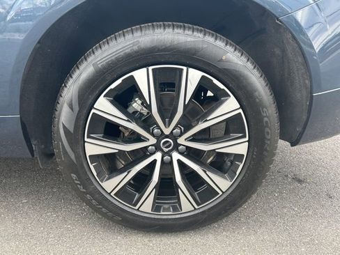 Certified 2025 Volvo XC60 B5 Plus w/ Climate Package AWD/4WD image 9