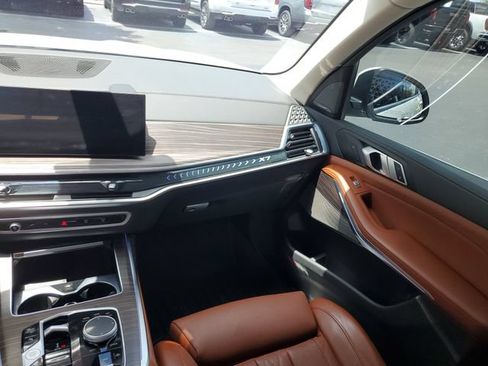 Used 2025 BMW X7 xDrive40i w/ Premium Package AWD/4WD image 14