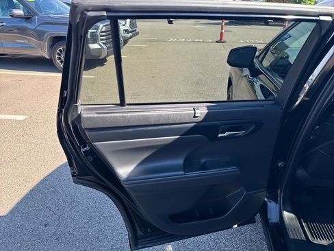 Used 2022 Toyota Highlander XSE AWD/4WD image 42