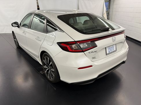 Certified 2024 Honda Civic EX-L image 3