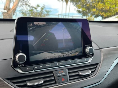 Used 2025 Nissan Altima 2.5 SV image 24