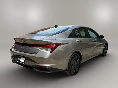 Used 2022 Hyundai Elantra SEL FWD image 5