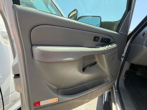 Used 2004 GMC Sierra 3500 SLT w/ Heavy-Duty Power Package AWD/4WD image 23
