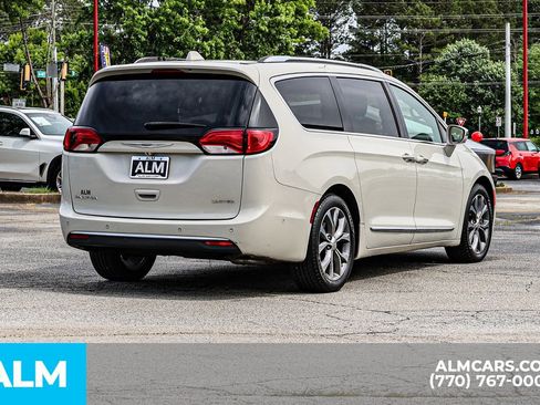 Used 2020 Chrysler Pacifica Limited w/ Tire & Wheel Group FWD image 6