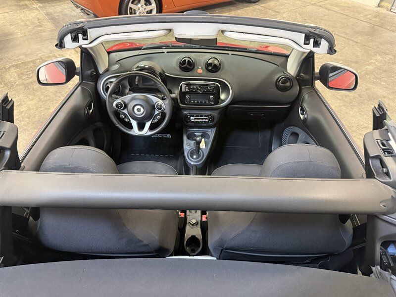 Used 2017 smart fortwo passion RWD image 8