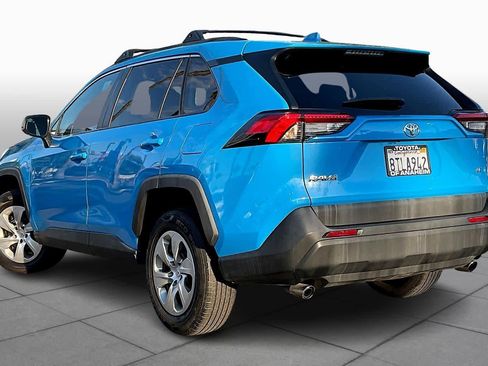 Used 2021 Toyota RAV4 LE image 10