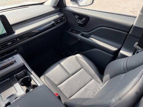 New 2026 Lincoln Aviator AWD image 14