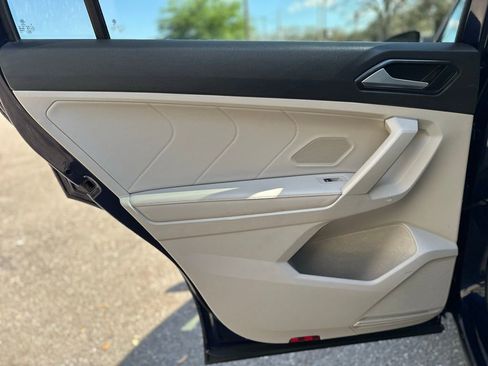 Used 2022 Volkswagen Tiguan SE image 37