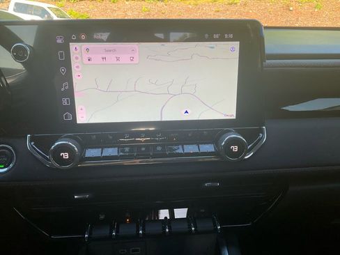 Used 2024 Chevrolet Colorado Z71 w/ Z71 Convenience Package 2 image 23