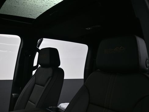 New 2026 Chevrolet Silverado 2500 High Country w/ High Country Premium Package AWD/4WD image 28