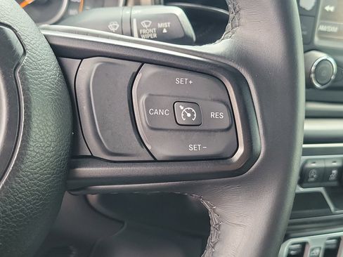 Used 2018 Jeep Wrangler Unlimited Sport S AWD/4WD image 24