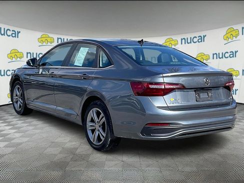 Used 2024 Volkswagen Jetta SE image 4