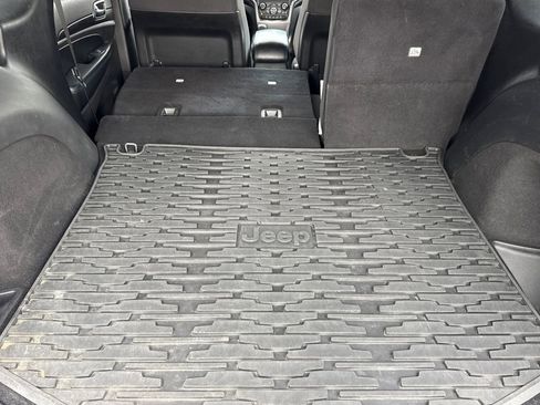 Used 2019 Jeep Grand Cherokee Laredo AWD/4WD image 15