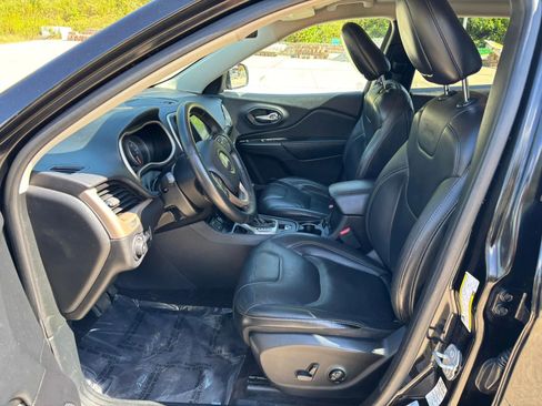 Used 2017 Jeep Cherokee Limited image 21