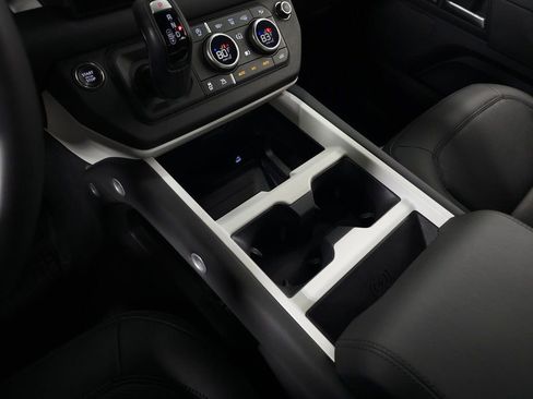 Used 2025 Land Rover Defender 110 S image 34