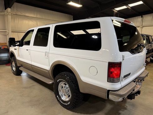 Used 2002 Ford Excursion Limited AWD/4WD image 2