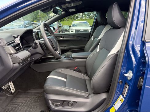 Used 2025 Toyota Camry SE FWD image 27