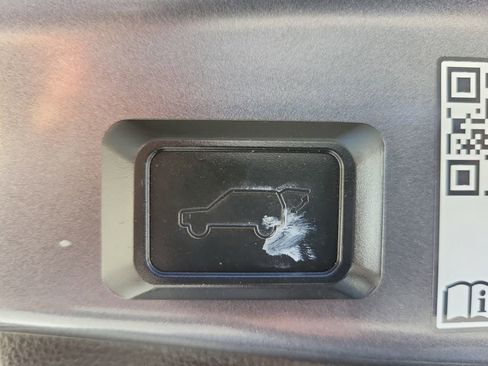 Used 2021 Toyota RAV4 Limited image 10