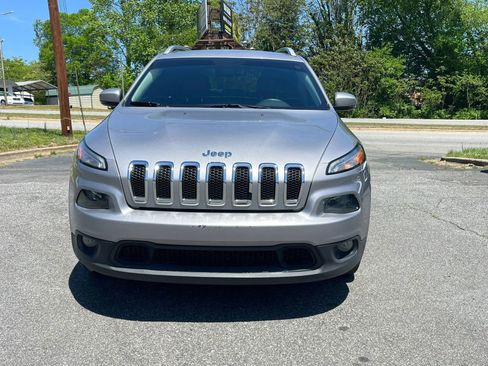 Used 2018 Jeep Cherokee Latitude Plus w/ Comfort/Convenience Group image 1
