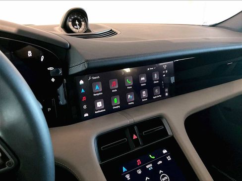 Used 2025 Porsche Taycan image 19