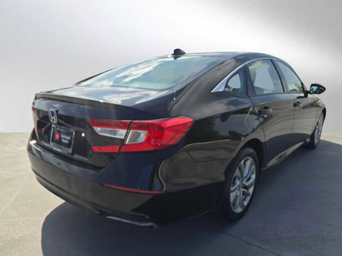 Used 2018 Honda Accord LX image 3