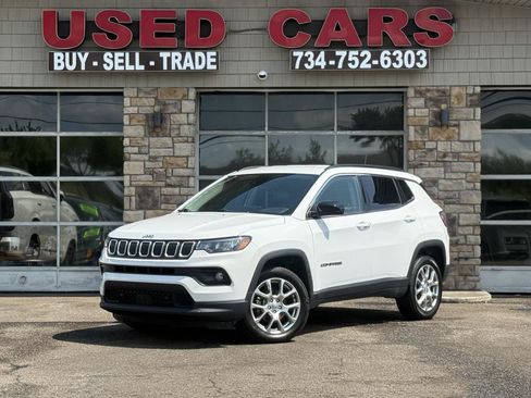 Used 2022 Jeep Compass Latitude AWD/4WD image 1