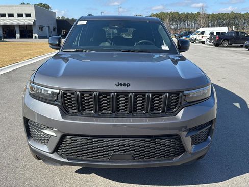 New 2025 Jeep Grand Cherokee Altitude image 2