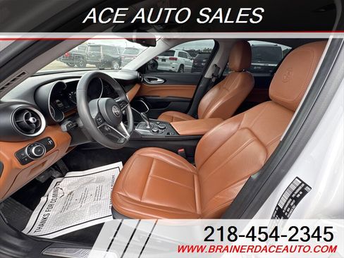 Used 2019 Alfa Romeo Giulia image 7