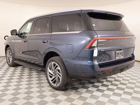 New 2026 Lincoln Navigator Premiere AWD/4WD image 22