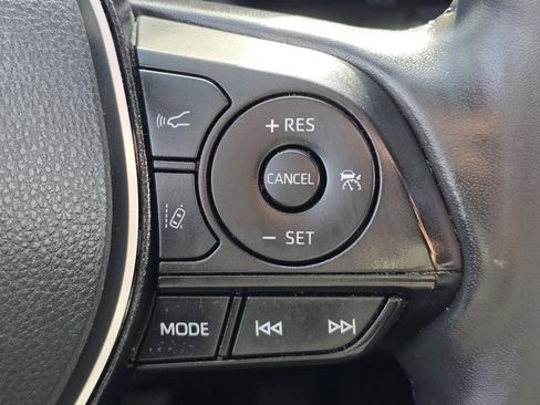 Used 2022 Toyota RAV4 XLE Premium image 32