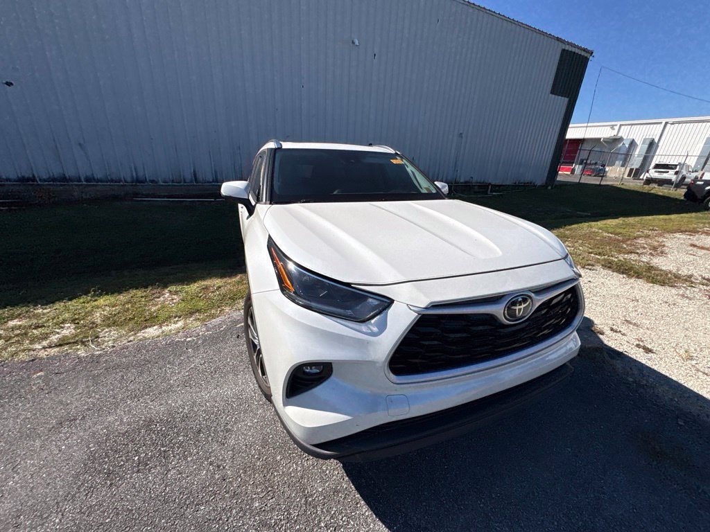 Used 2021 Toyota Highlander XLE FWD image 9