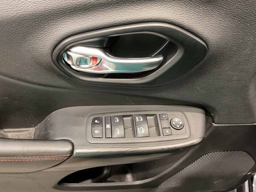 Used 2022 Jeep Cherokee Trailhawk w/ Sun, Sound & Nav Group AWD/4WD image 8