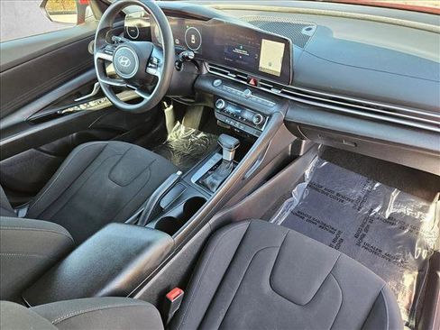 Used 2024 Hyundai Elantra SEL FWD image 25