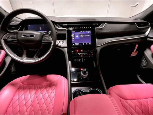 New 2025 Jeep Grand Cherokee Laredo image 9