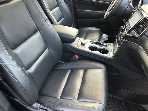 Used 2019 Jeep Grand Cherokee Limited image 29