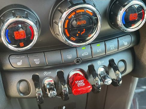 Used 2020 MINI Cooper 2-Door Hardtop w/ Premium Package FWD image 19