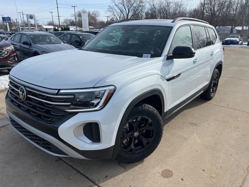 New 2026 Volkswagen Atlas Peak Edition AWD/4WD image 3