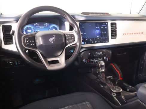 Used 2025 Ford Bronco Heritage Edition AWD/4WD image 2
