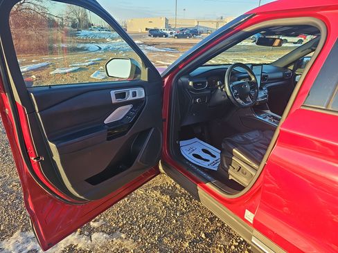 Used 2023 Ford Explorer Platinum w/ Technology Package image 19