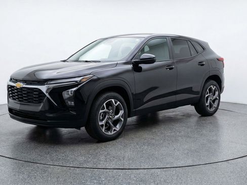 Used 2025 Chevrolet Trax LT w/ LT Convenience Package image 3