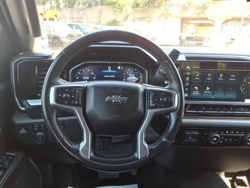 Used 2022 Chevrolet Silverado 1500 RST w/ Z71 Off-Road Package AWD/4WD image 17