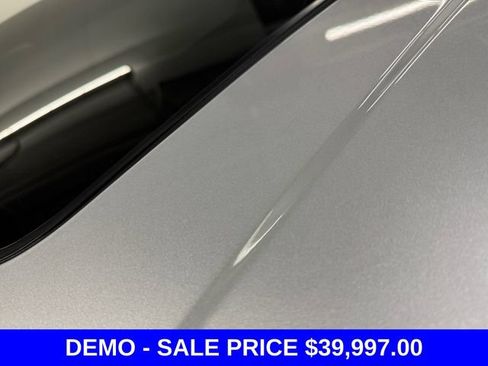 Used 2026 Chrysler Pacifica Select FWD image 24