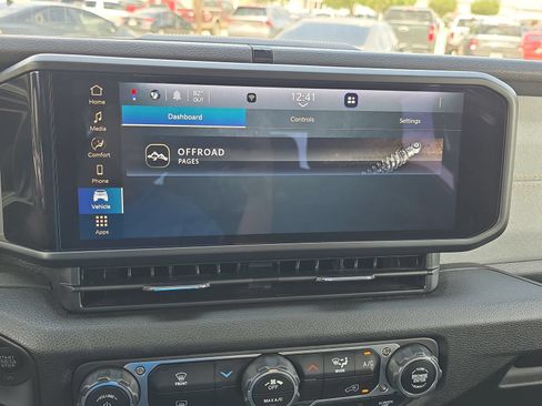 Used 2025 Jeep Gladiator Sport AWD/4WD image 19