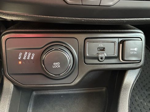 Used 2022 Jeep Renegade Latitude AWD/4WD image 20