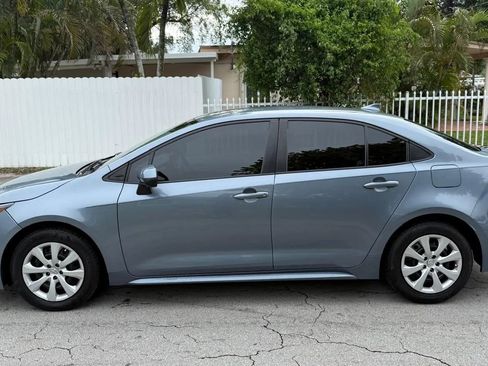 Used 2022 Toyota Corolla LE image 3